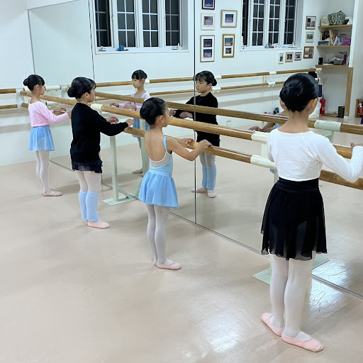 ダンススクール Ballet Studio Turn Out
