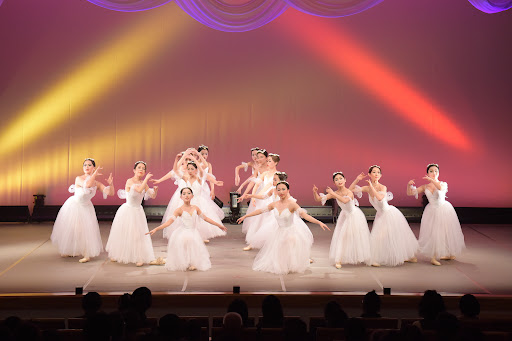 ダンススクール Estudio De La Luz板本麻見バレエアカデミー