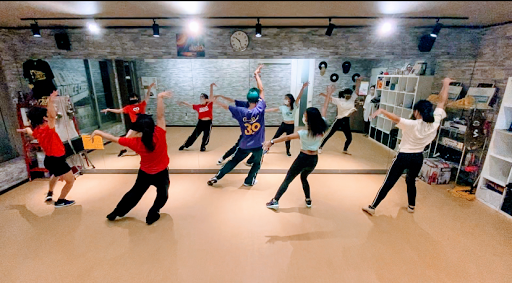ダンススクール More Dance Crew Studio & Community