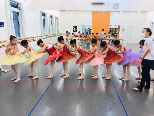 ダンススクール アイラバレエシアター隼人校