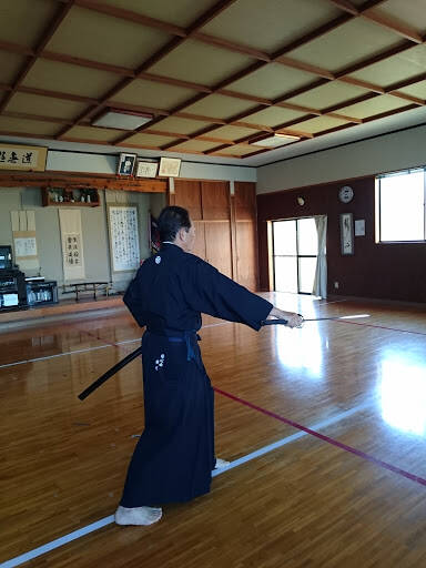 ダンススクール 居合道夢想神伝流延岡錬心会 𠮷岡道場古城健康会館